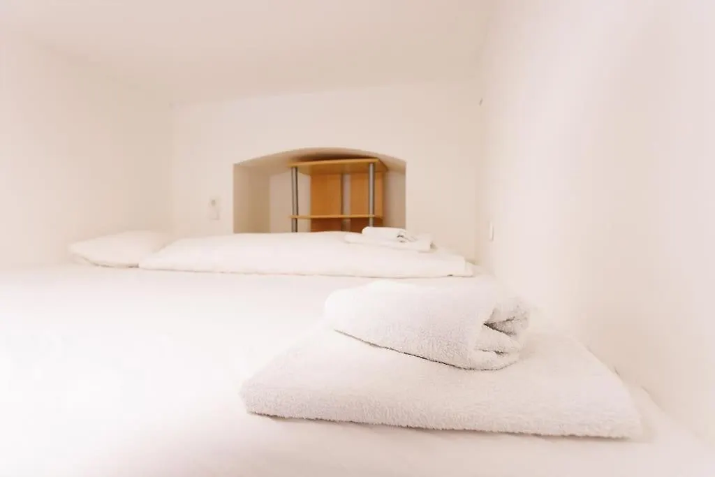 Urban Capsule Apartment - Near Mariahilfer Strasse Vienna